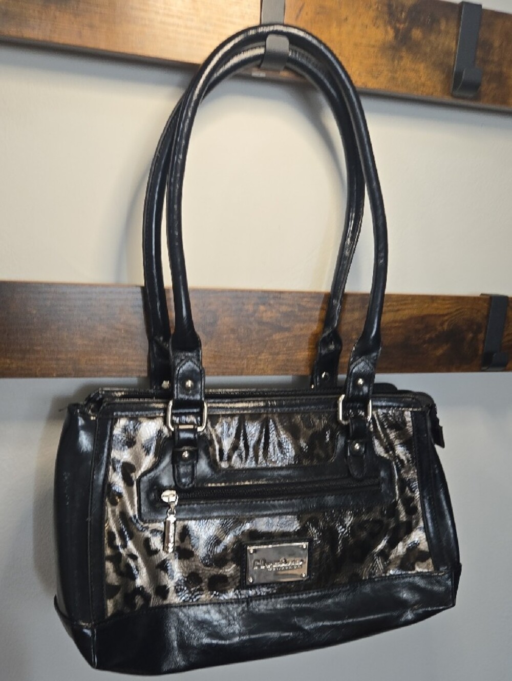 Black Leopard-Print Patent Shoulder Bag - Picture 3 of 4